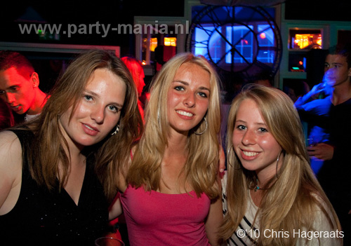 100605_074_punk_partymania