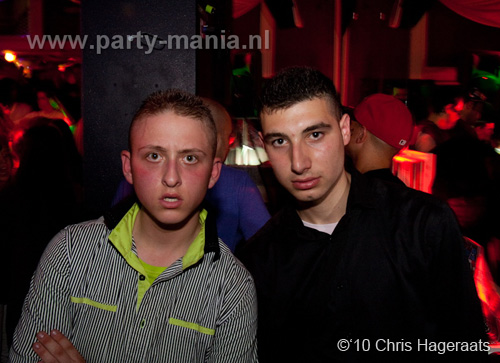 100605_142_punk_partymania
