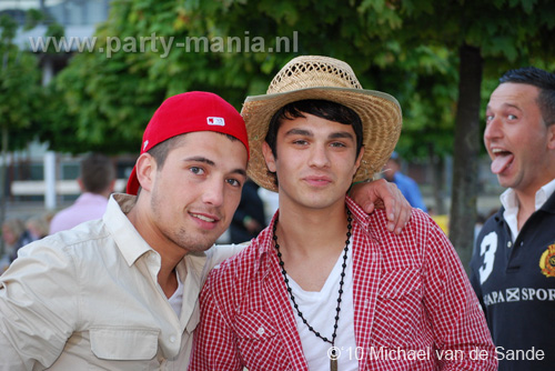 100612_264_franchise_outdoor_partymania