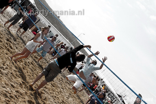 100801_014_horeca_beachvolleybal_partymania