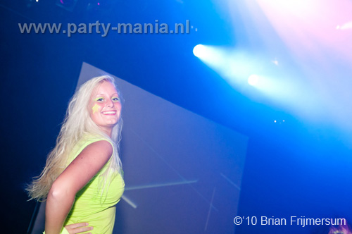 100826_017_happy_student_partymania