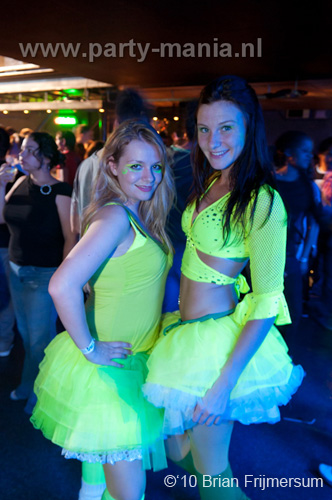 100826_038_happy_student_partymania