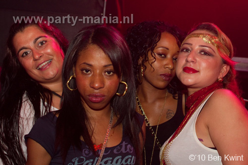 100918_052_los_partymania