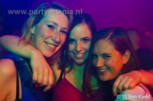100918_121_los_partymania
