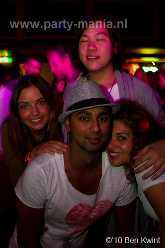 100918_130_los_partymania