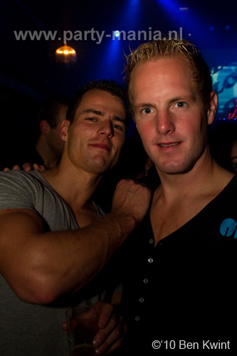 100918_157_los_partymania