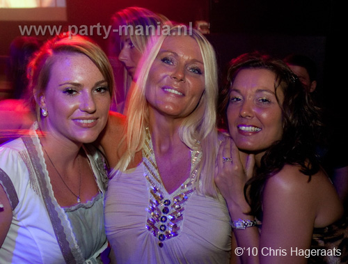 100918_051_los_partymania
