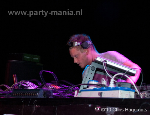 100918_103_los_partymania