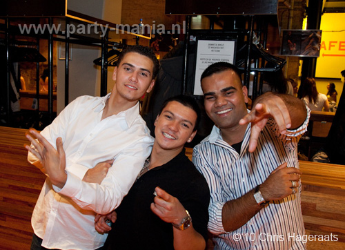 100918_105_los_partymania