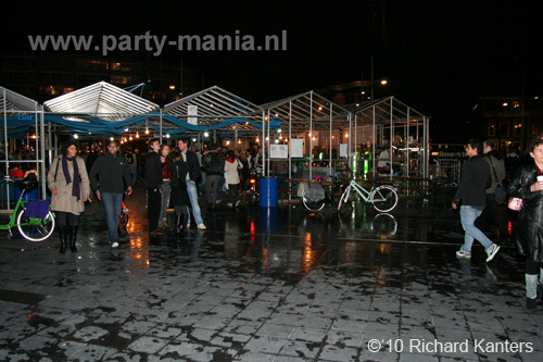 100924_012_todaysart_partymania