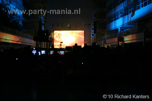 100924_046_todaysart_partymania