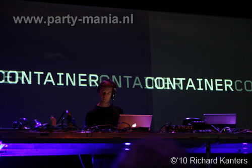 100924_060_todaysart_partymania