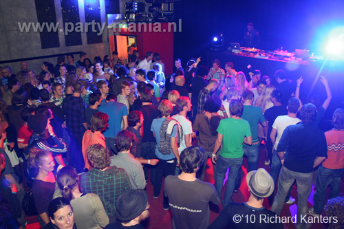 100924_074_todaysart_partymania