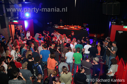 100924_075_todaysart_partymania