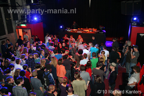 100924_076_todaysart_partymania