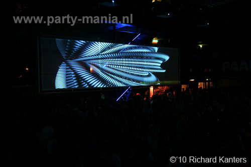 100924_103_todaysart_partymania