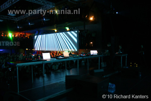 100924_106_todaysart_partymania