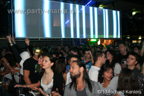 100924_111_todaysart_partymania