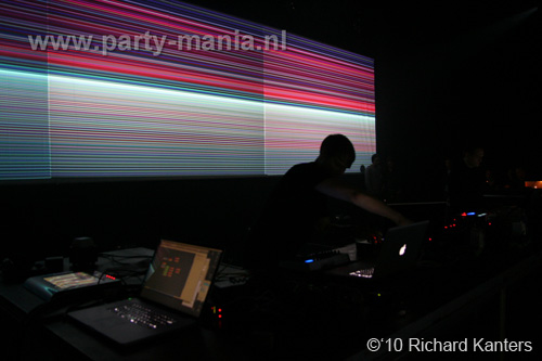 100924_113_todaysart_partymania