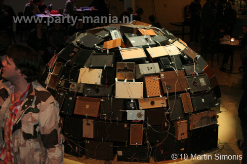 100924_037_todaysart_partymania