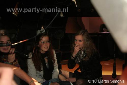 100924_040_todaysart_partymania