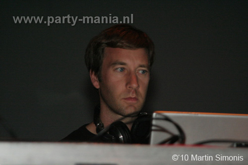 100924_060_todaysart_partymania