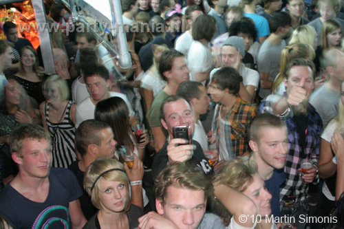 100924_080_todaysart_partymania