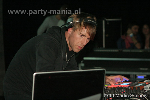 100924_085_todaysart_partymania