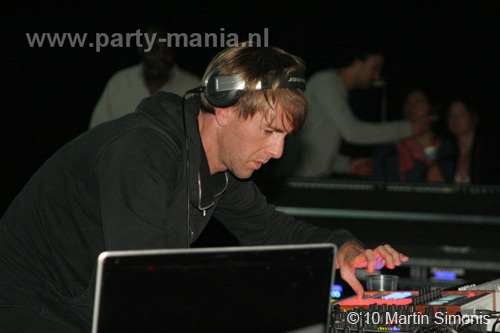 100924_086_todaysart_partymania