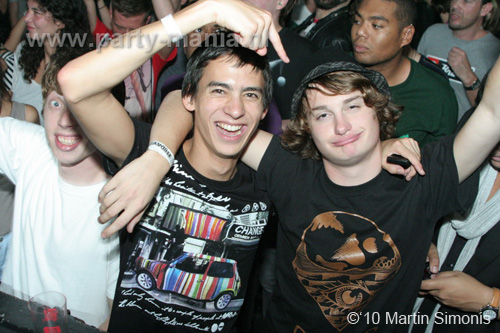 100924_125_todaysart_partymania