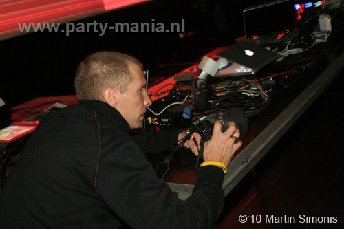 100924_131_todaysart_partymania