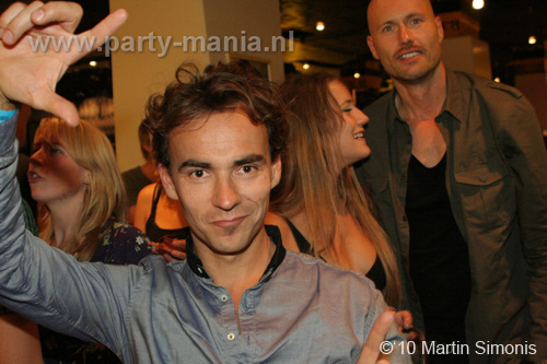 100924_138_todaysart_partymania