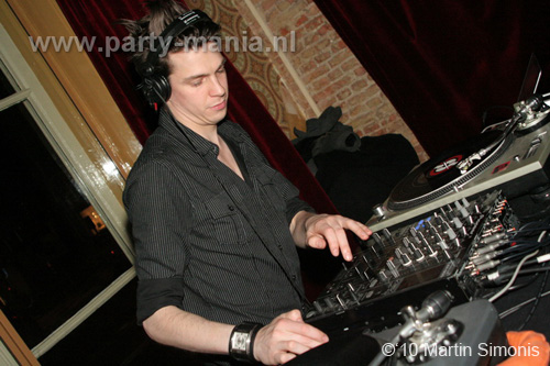100924_144_todaysart_partymania