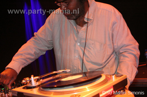 100924_159_todaysart_partymania