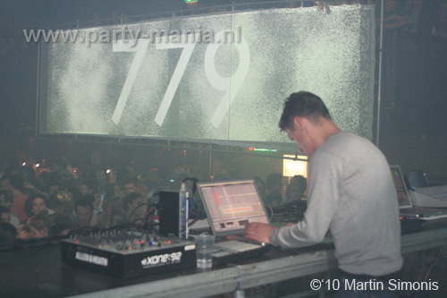 100924_160_todaysart_partymania