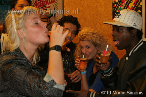 100924_178_todaysart_partymania
