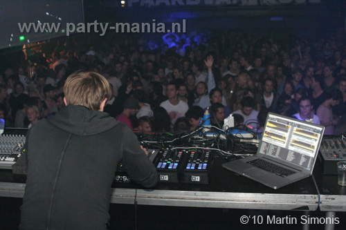 100924_190_todaysart_partymania