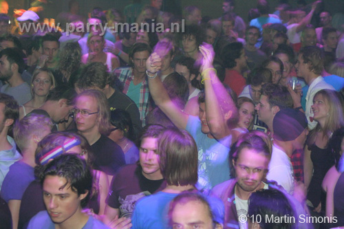 100924_193_todaysart_partymania