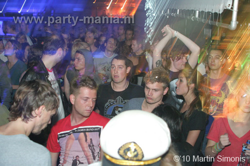 100924_195_todaysart_partymania