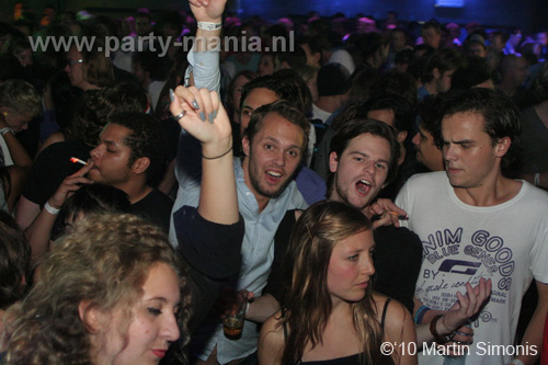 100924_201_todaysart_partymania