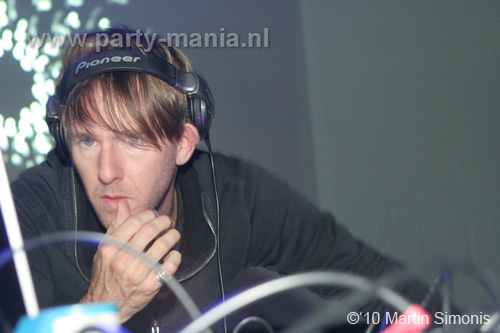 100924_203_todaysart_partymania
