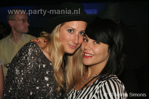 100924_210_todaysart_partymania