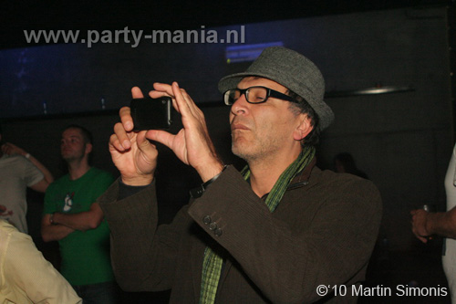 100924_211_todaysart_partymania