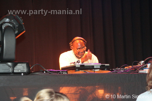 100924_212_todaysart_partymania
