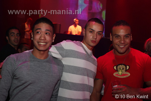 100930_019_happy_student_partymania