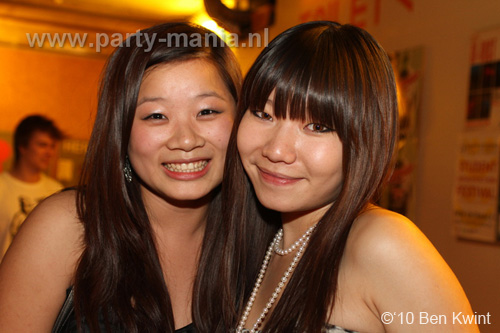 100930_027_happy_student_partymania