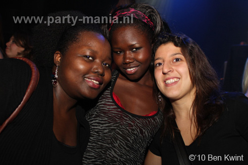 100930_034_happy_student_partymania