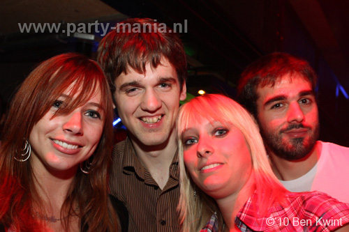 100930_039_happy_student_partymania