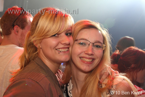 100930_047_happy_student_partymania