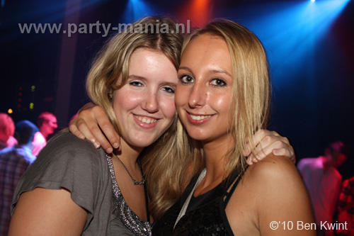 100930_065_happy_student_partymania